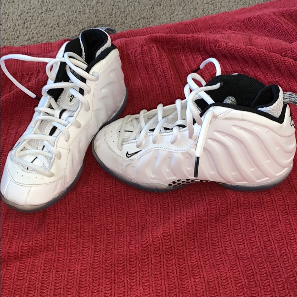 Boys basketball shoes